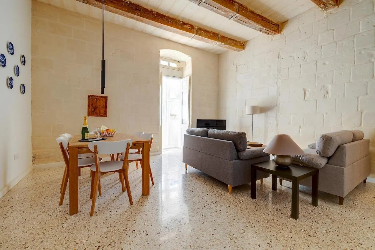 Comfy 2 Bedroom Flat In The Heart Of Valletta Malta