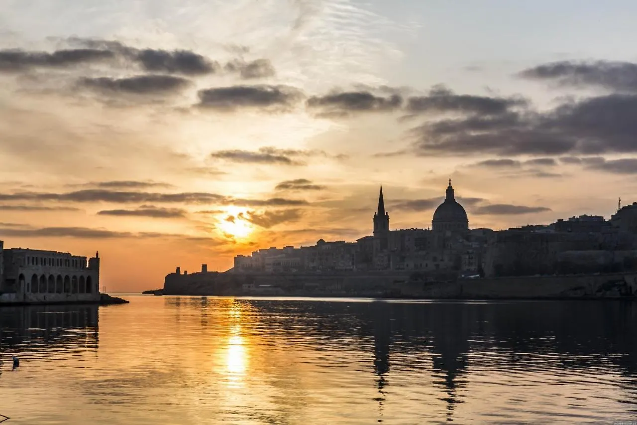 Comfy 2 Bedroom Flat In The Heart Of Valletta Apartment