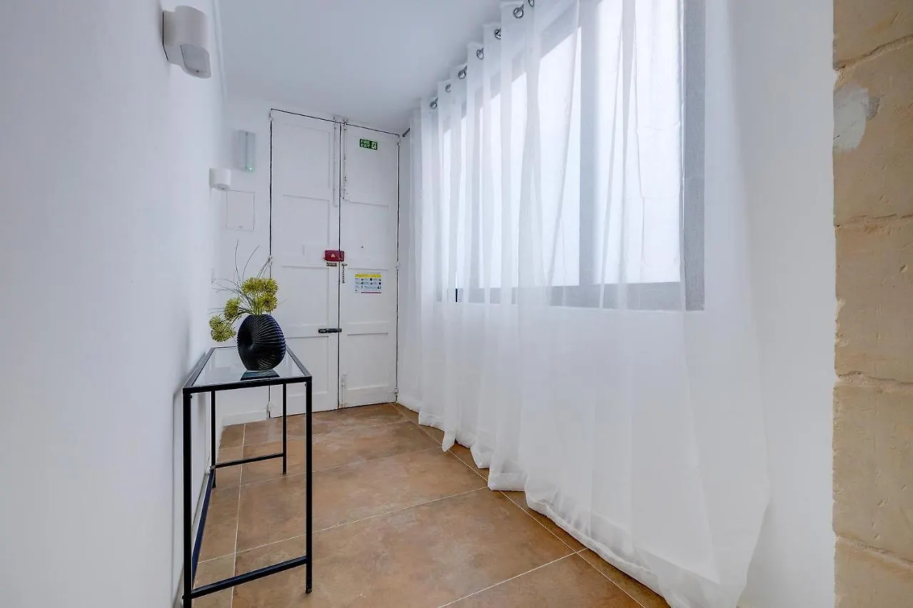 Comfy 2 Bedroom Flat In The Heart Of Valletta Apartment